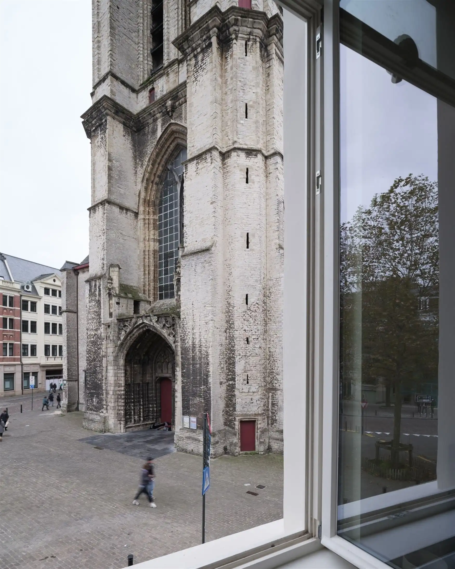 Luxe-appartement met zicht op de Sint-Michielskerk foto 5