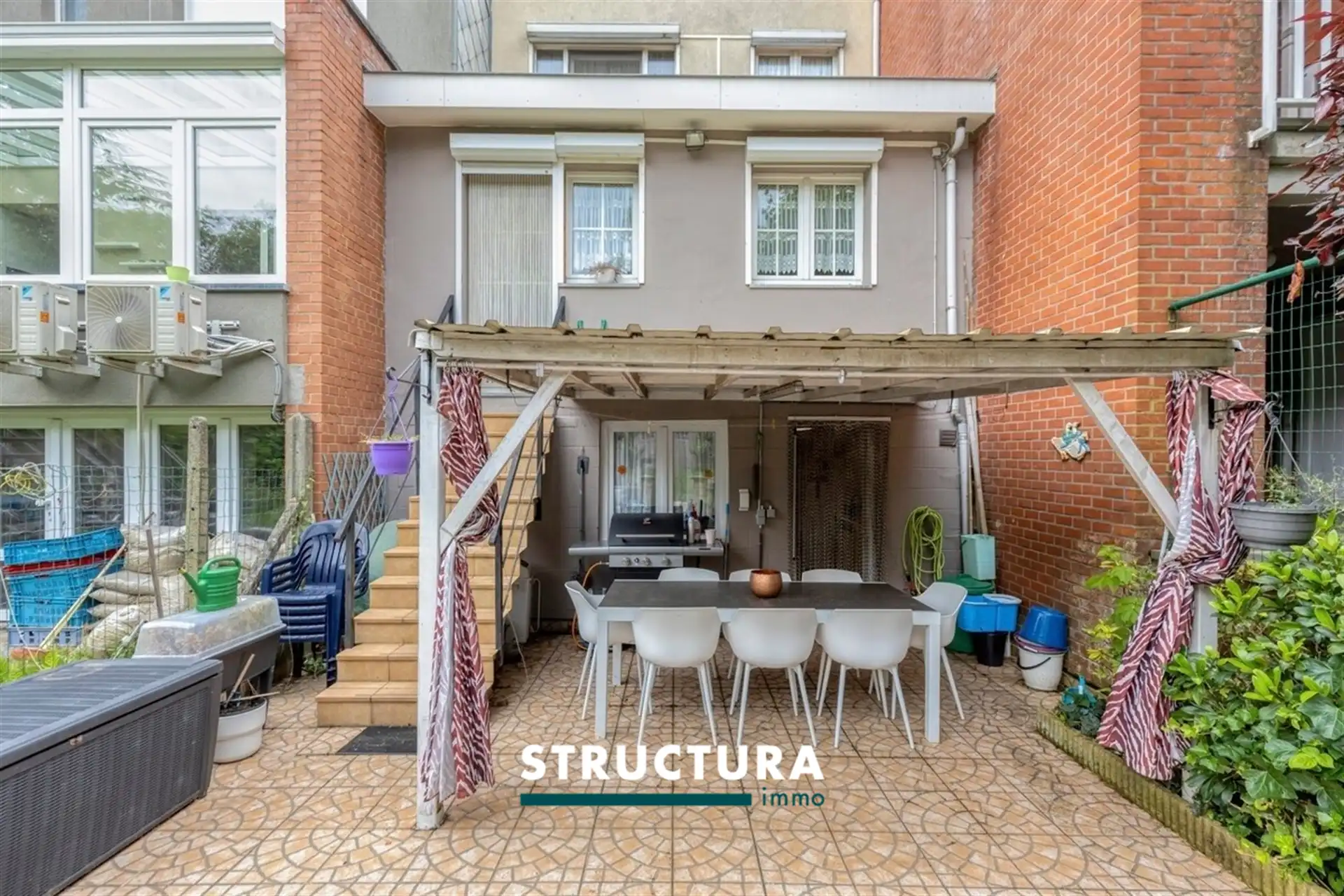 Instapklare gezinswoning met garage en tuin foto 10