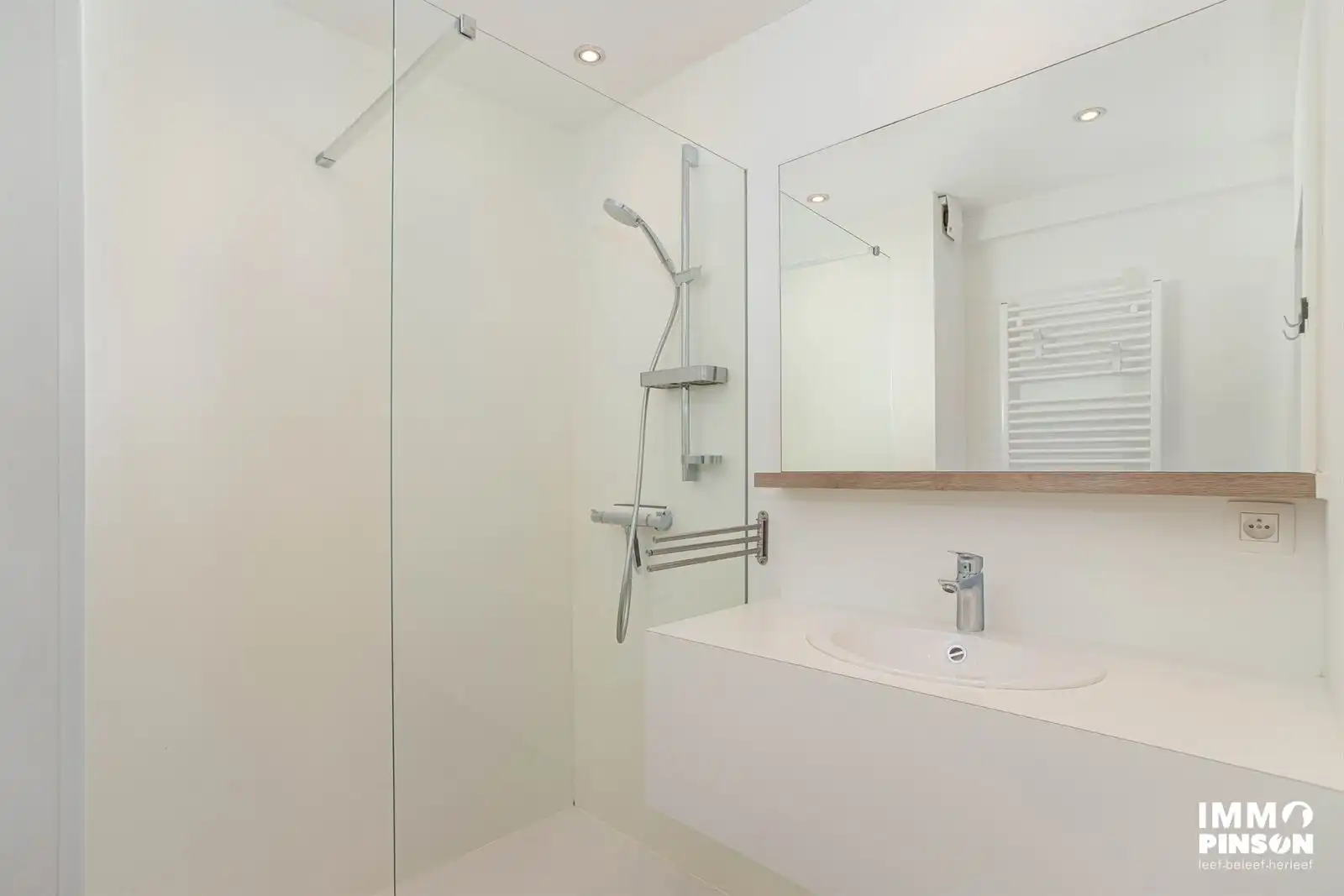Modern hoekappartement met zeezicht foto 5