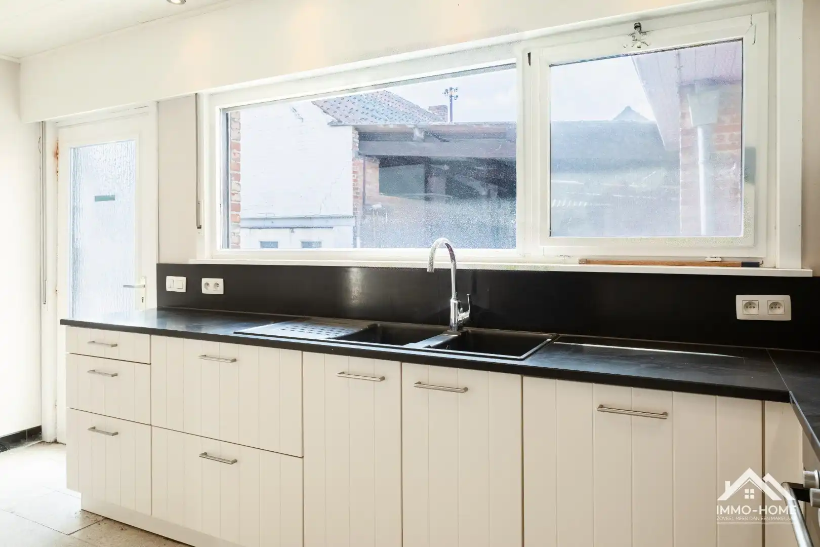 Ruime te renoveren hoekwoning met atelier!  foto 7