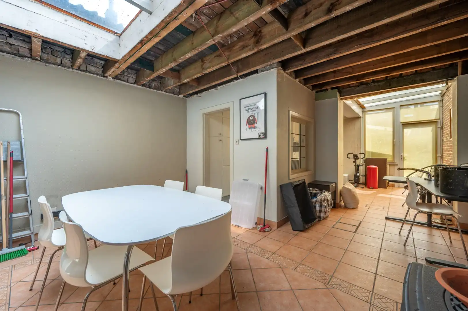 Renovatiekans met tal van mogelijkheden op gegeerde ligging in Sint-Andries! foto 4