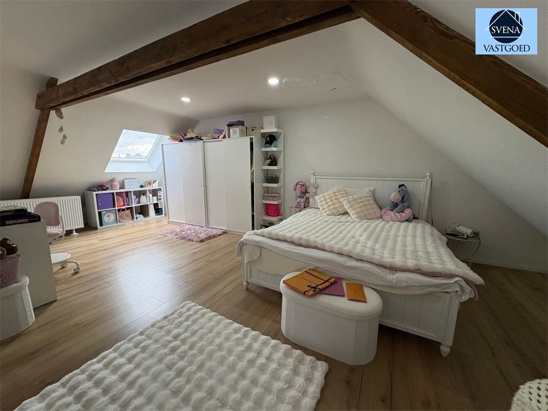 ZEER MOOIE EN EIGENTIJDSE WONING MET 4 SLAAPKAMERS foto 14