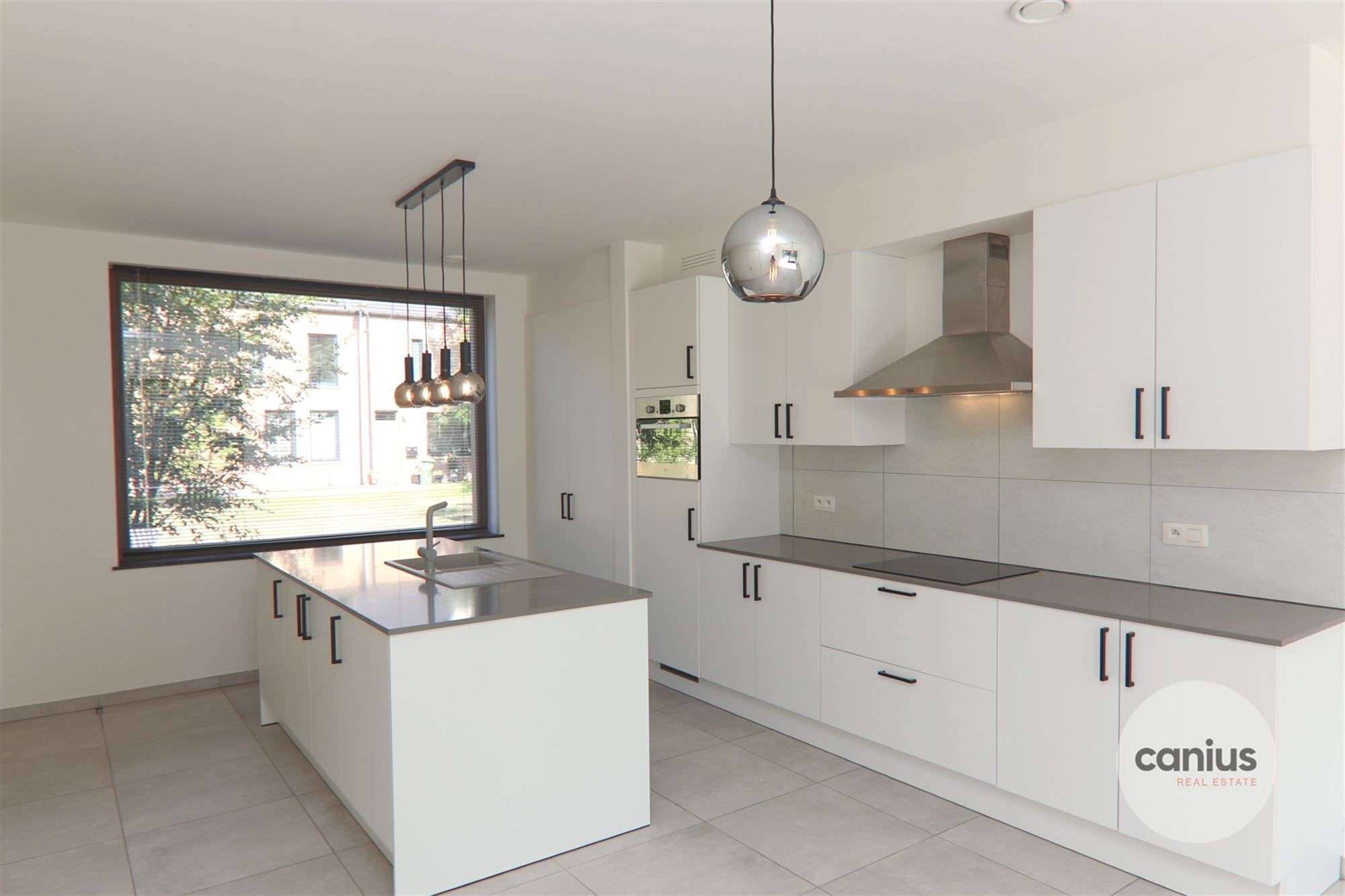 RUSTIG GELEGEN WONING MET 4 SLKS NABIJ HET STADSCENRUM foto 3