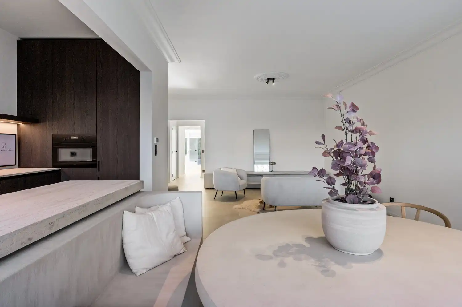 Luxueus gerenoveerd 3-slaapkamer appartement op toplocatie in Lier foto 8