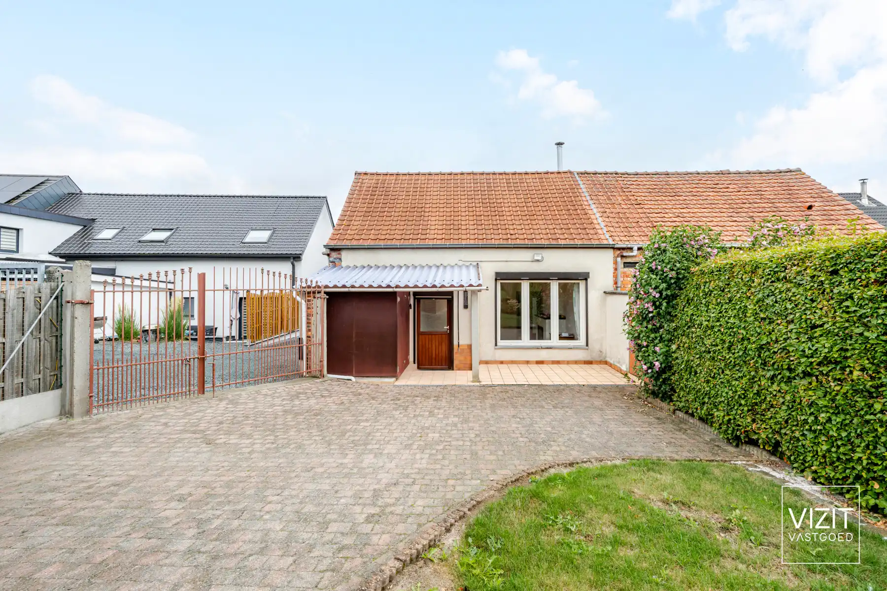 Halfopen woning met tuin en garage foto 31
