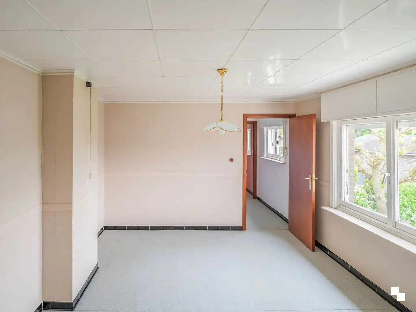 Ruime, te renoveren woning in het mooie Asper foto 14