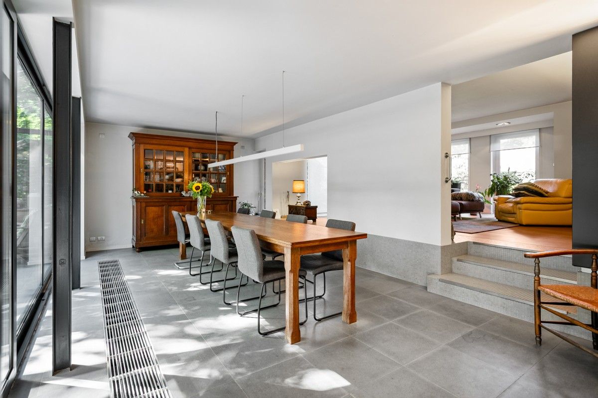 Verrassend ruime woning op 1289 m² gelegen aan een bosrand met mogelijkheid tot 4 slaapkamers foto 6
