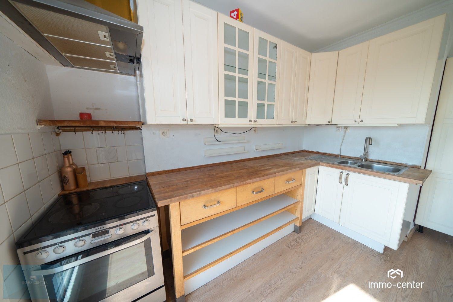 Ruim appartement met 4 slaapkamers en 3 terrassen in hartje Genk! foto 5