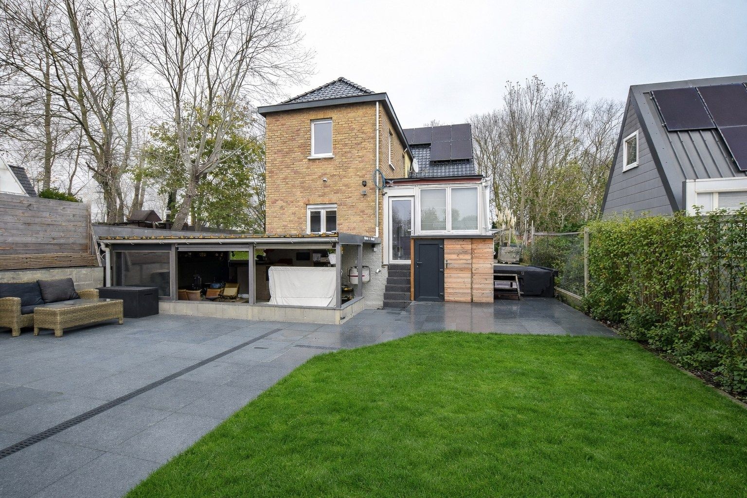 Hoofdfoto van de publicatie: Instapklare woning gelegen op 330m² te Oostduinkerke. 