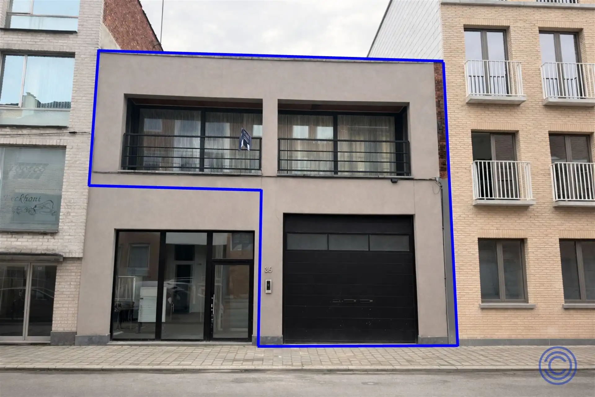 Magazijn met kantoorruimte te huur op toplocatie – perfect voor efficiënte bedrijfsactiviteiten. foto {{pictureIndex}}