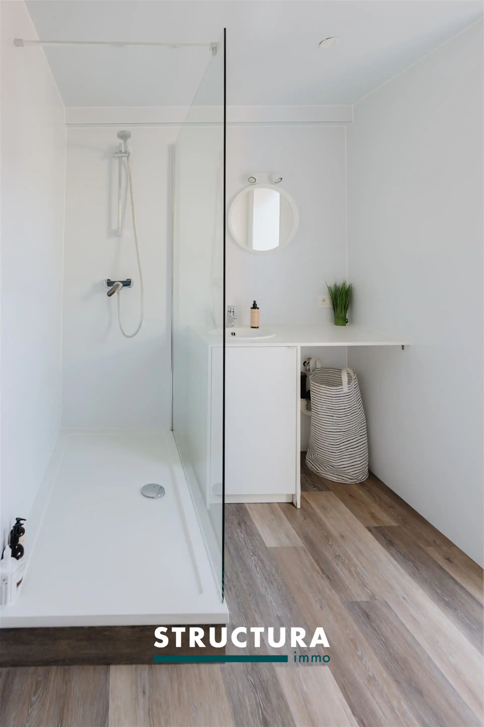 Bemeubelde studio op centrale ligging foto 6