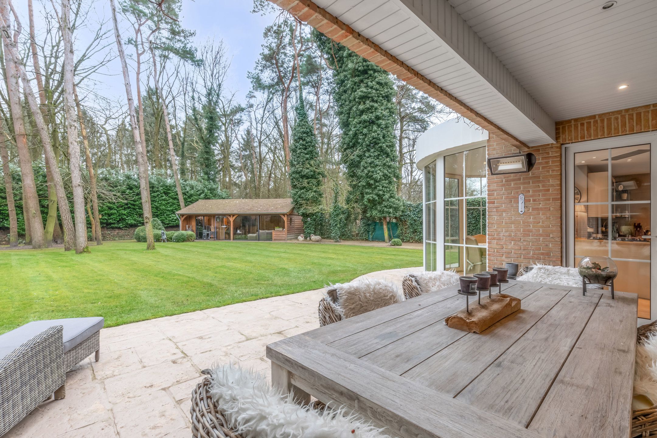 Prachtige Villa in groene omgeving foto 5