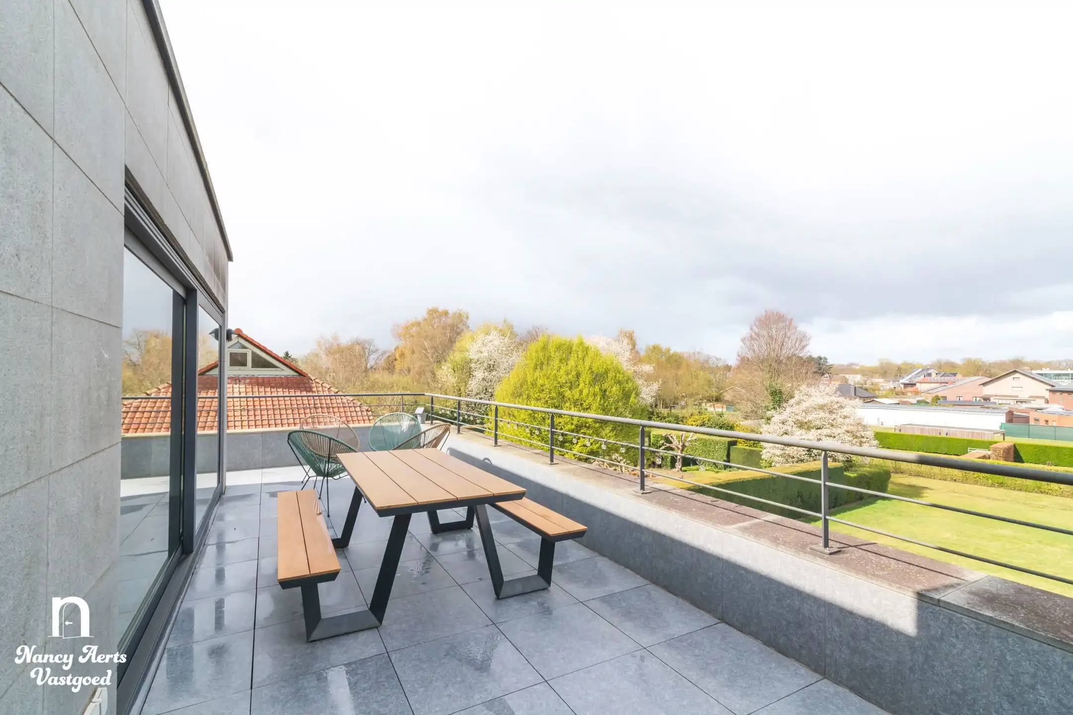 Lichtrijk penthouse met groot rondom terras en 2 parkings foto 34