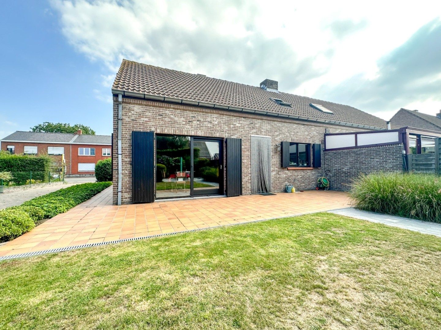 Verzorgde gezinswoning met mooie tuin, 3 slpk, garage, gunstige ligging Torhout. foto 9