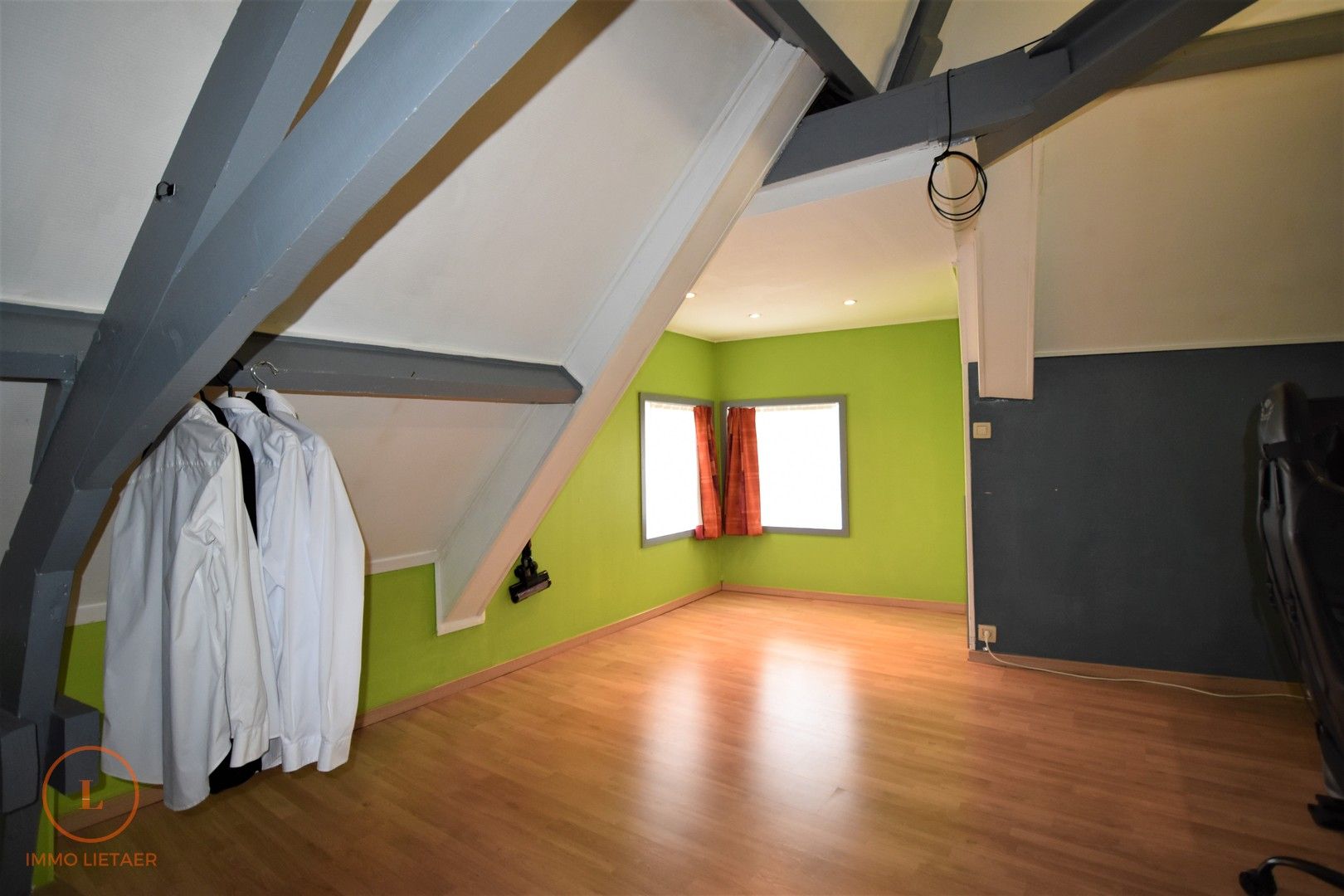 Ruime instapklare woning met 4 slaapkamers en studio, tuin en garage foto 24