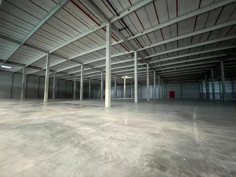 Logistiek gebouw te huur foto 4