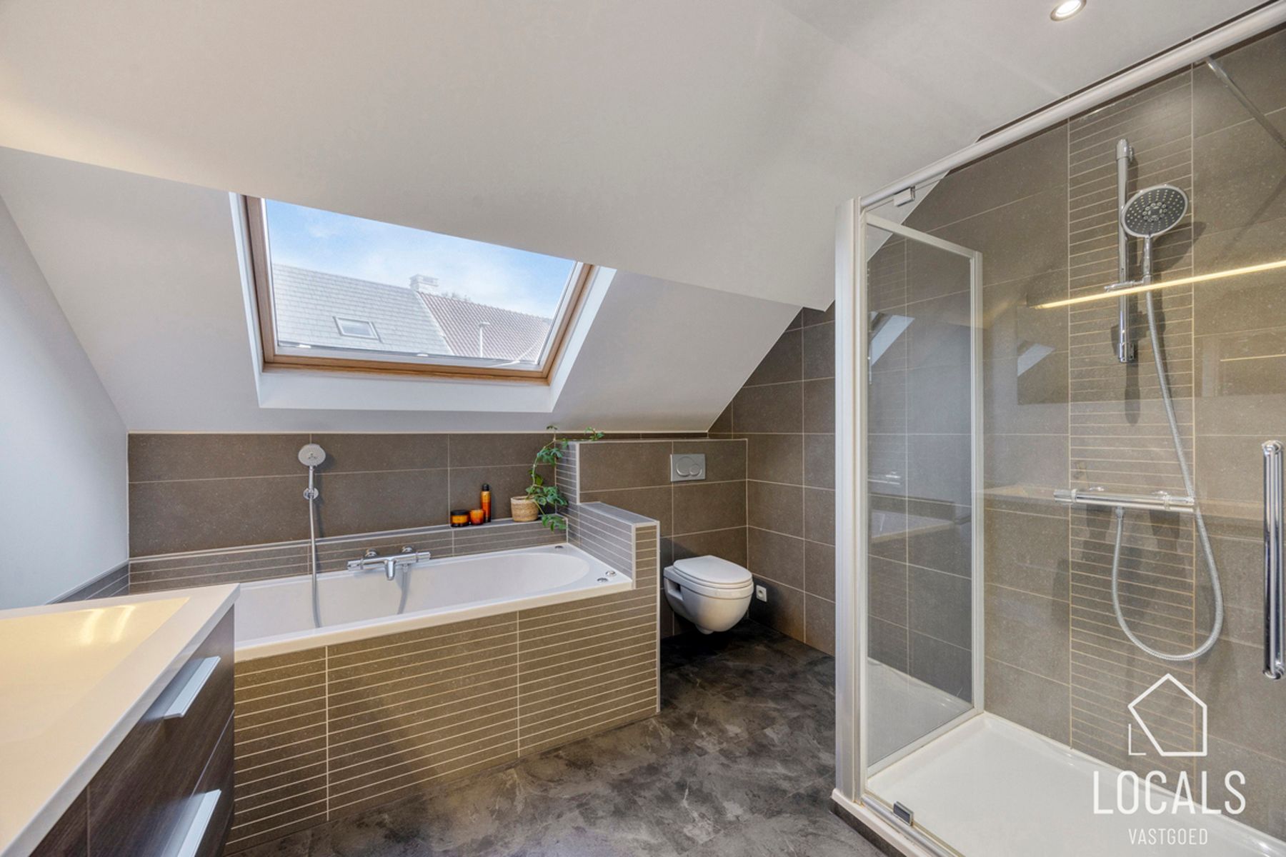 Instapklare halfopen bebouwing met tuin te Okegem foto 24