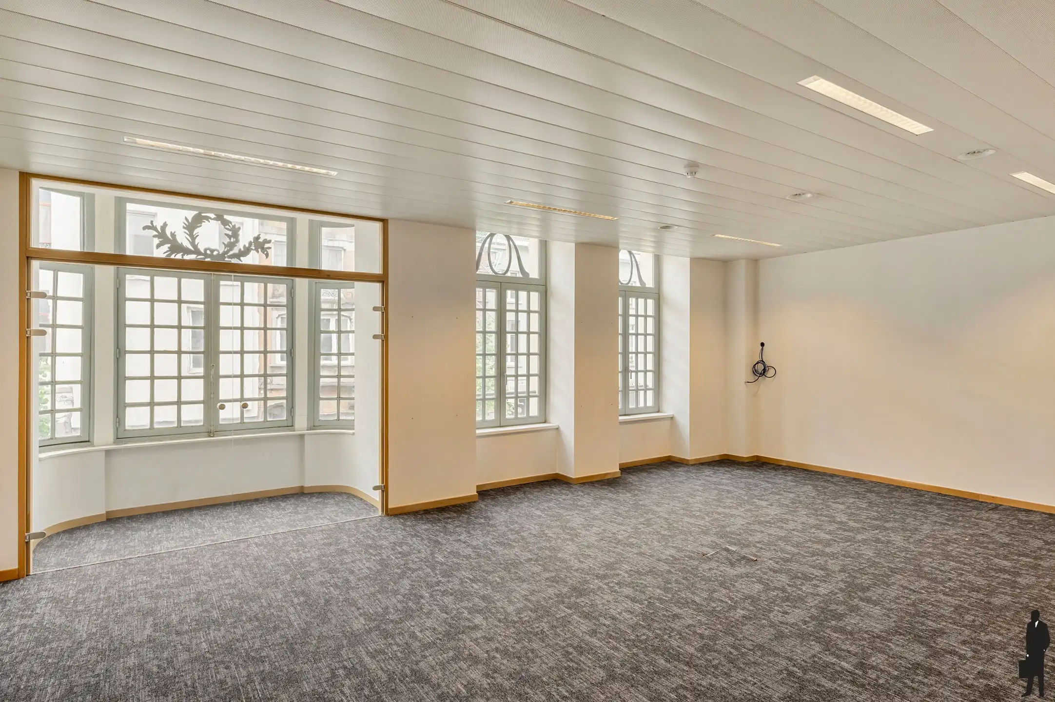 4 gerenoveerde kantoorruimtes (geheel of gedeeltelijk te huren) in een karaktervolle geklasseerde herenwoning met uitstekende bereikbaarheid en ruime parkeervoorzieningen. foto 8