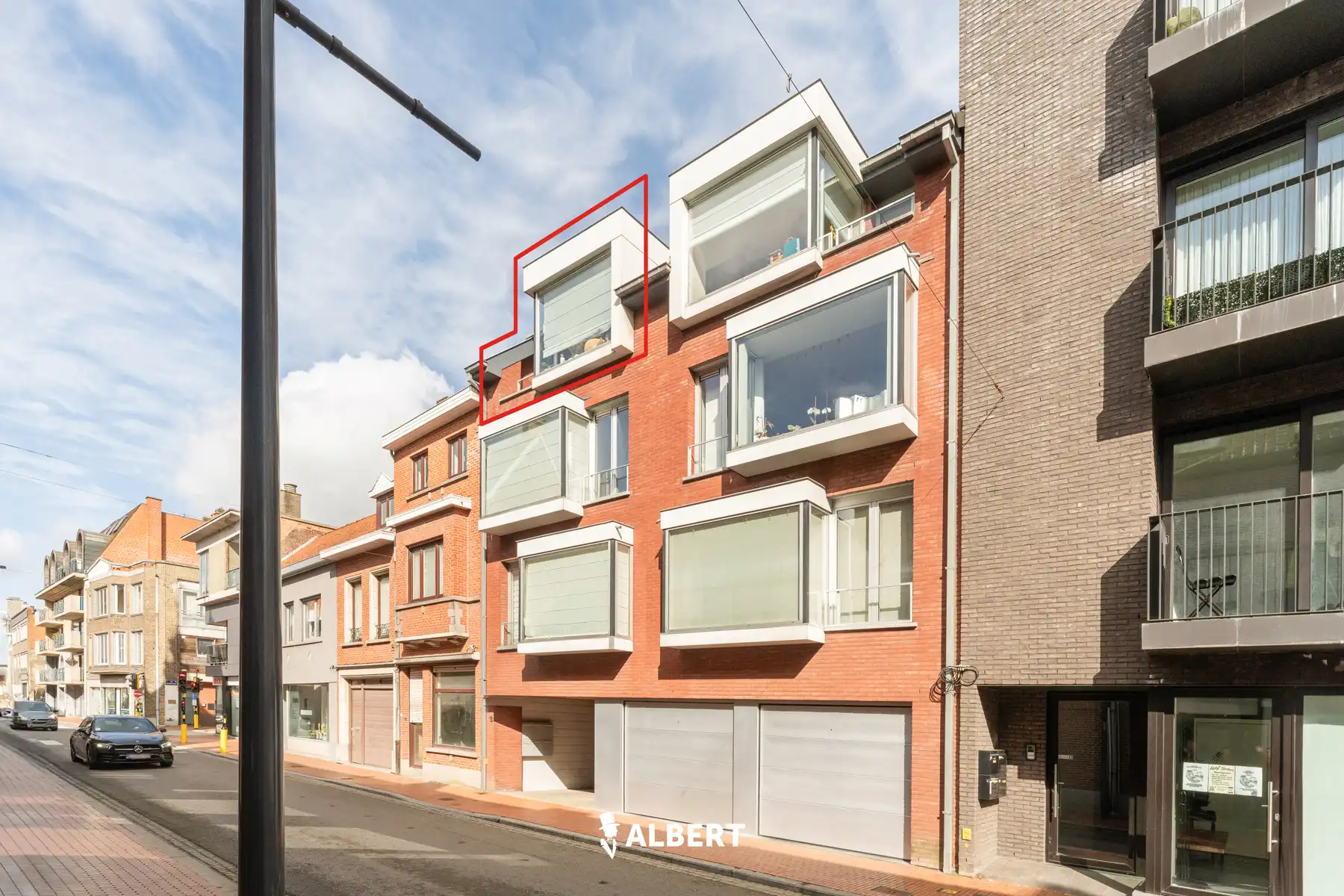 Instapklaar duplexappartement op centrale ligging in Izegem foto {{pictureIndex}}