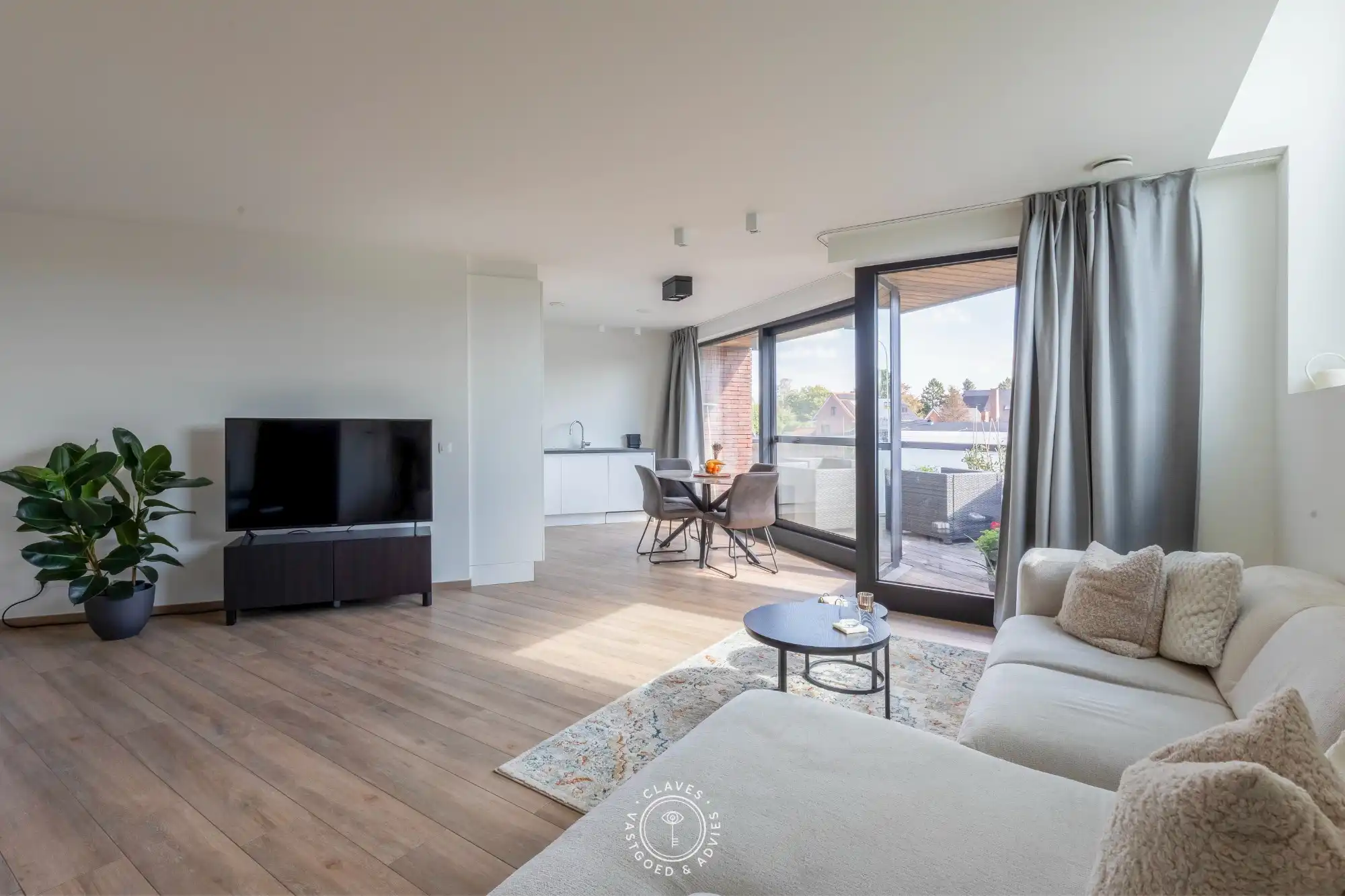 Modern kantoorgebouw met verhuurd appartement op uitstekende zichtlocatie in Belsele foto 20