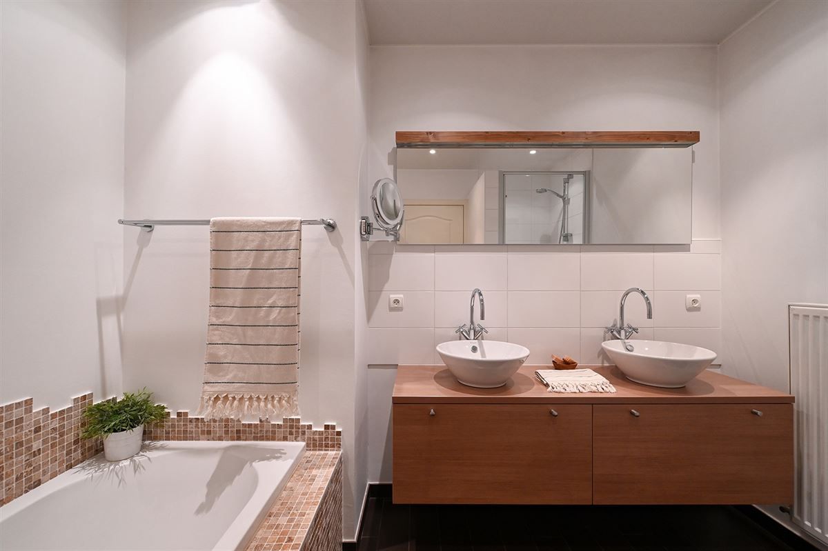 Stijlvol appartement met 2 slaapkamers, 2 terrassen en garageplaats foto 16