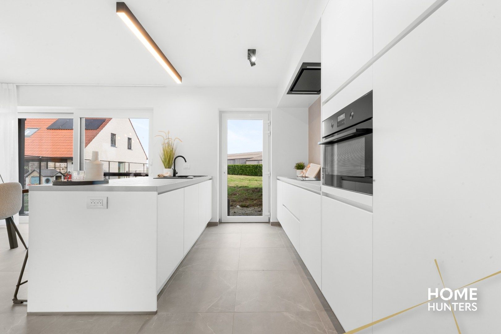 Luxueus afgewerkte halfopen nieuwbouwwoning met vergezichten foto 9