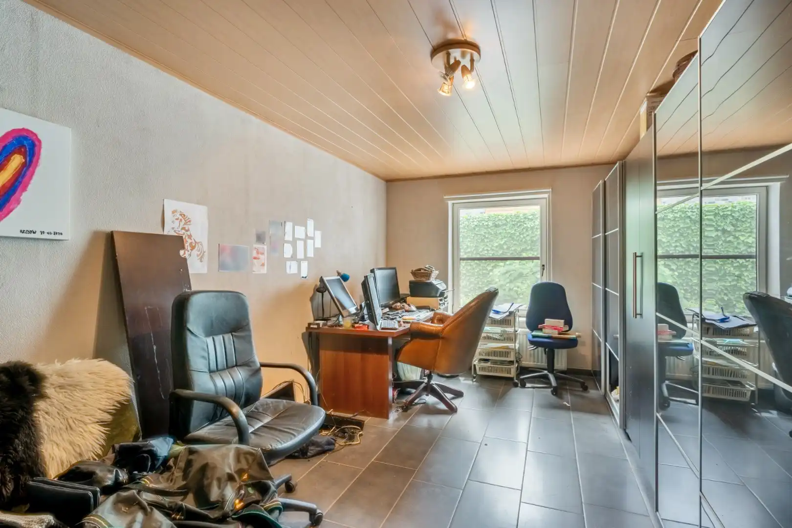 Uniek gelegen woning aan de bosrand op een perceel van 36a67ca waarvan 22a82ca geschikt is als paardenweide! foto 25