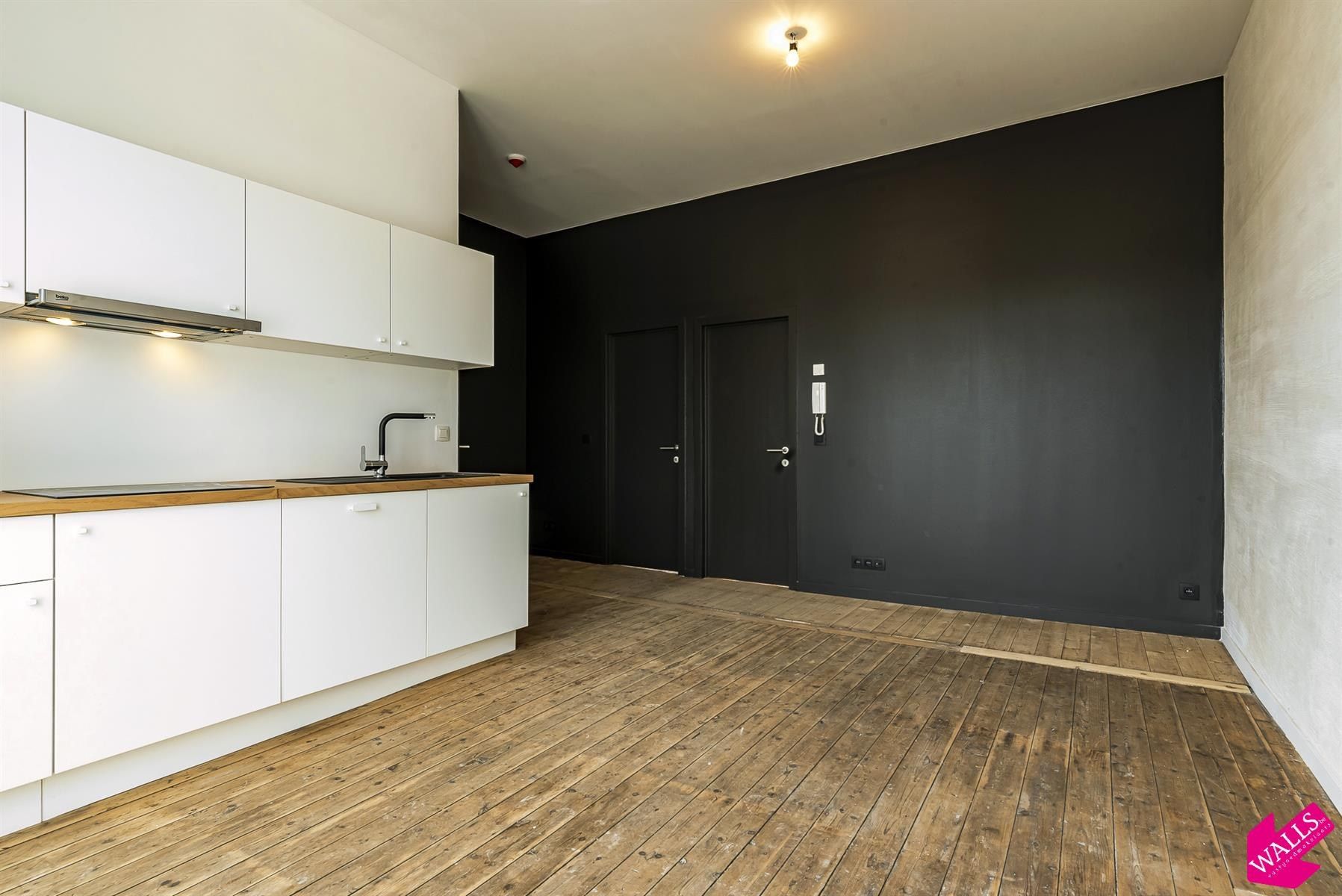 één slaapkamer appartement met terras foto 3