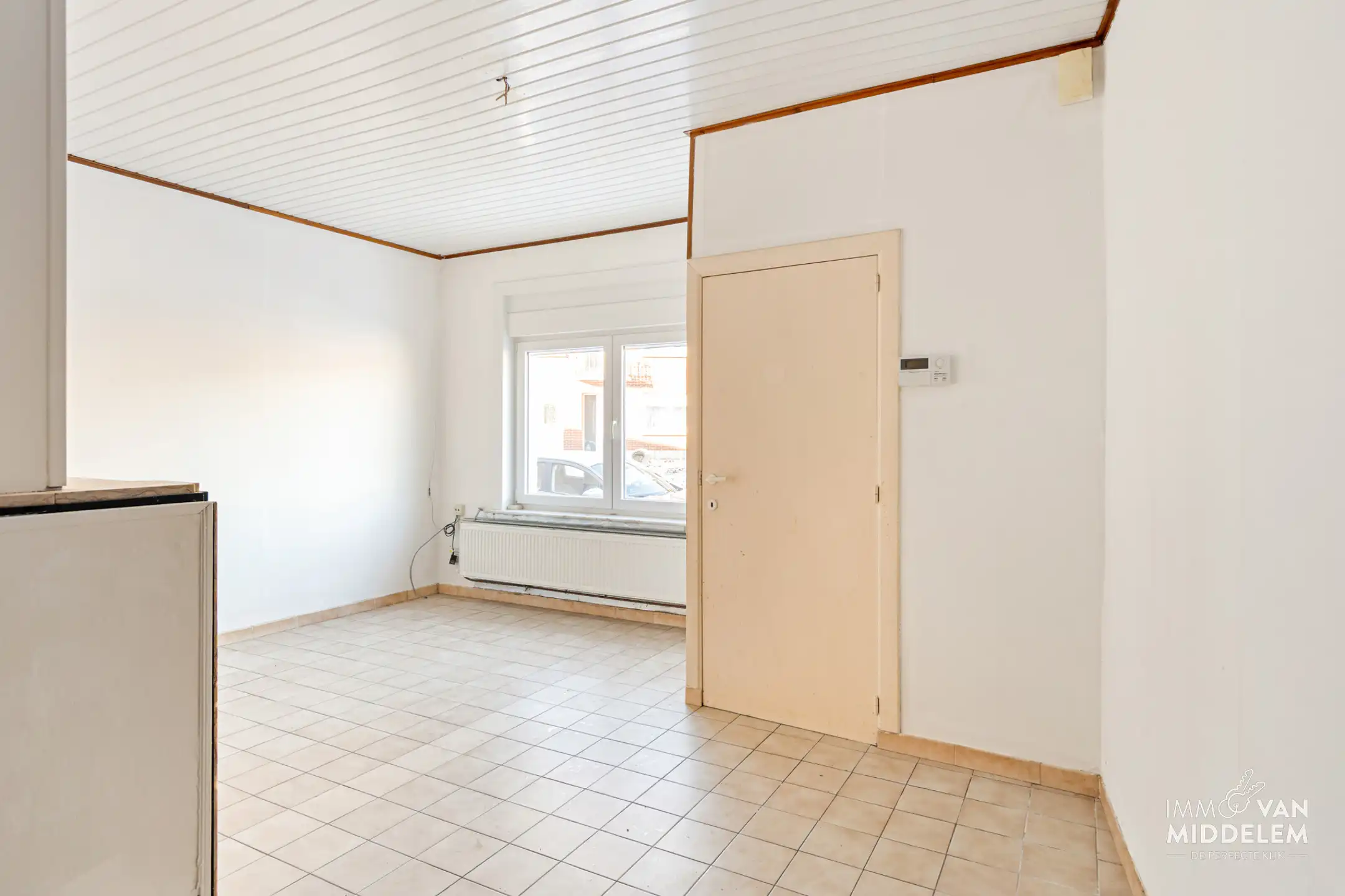TE RENOVEREN STARTERSWONING MET 2 SLAAPKAMERS EN GARAGE foto 3