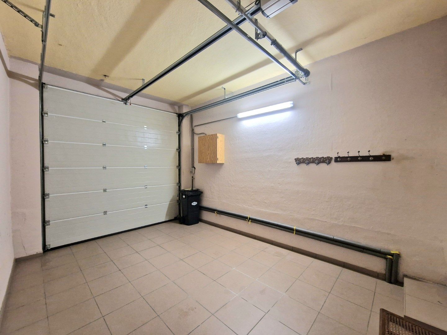 BEVEREN AD IJZER - Te renoveren, ruime kangoeroewoning/dubbele woonst voorzien van 6 slaapkamers, ruime garage en zonnige tuin met bijgebouwen op een perceel va foto 22