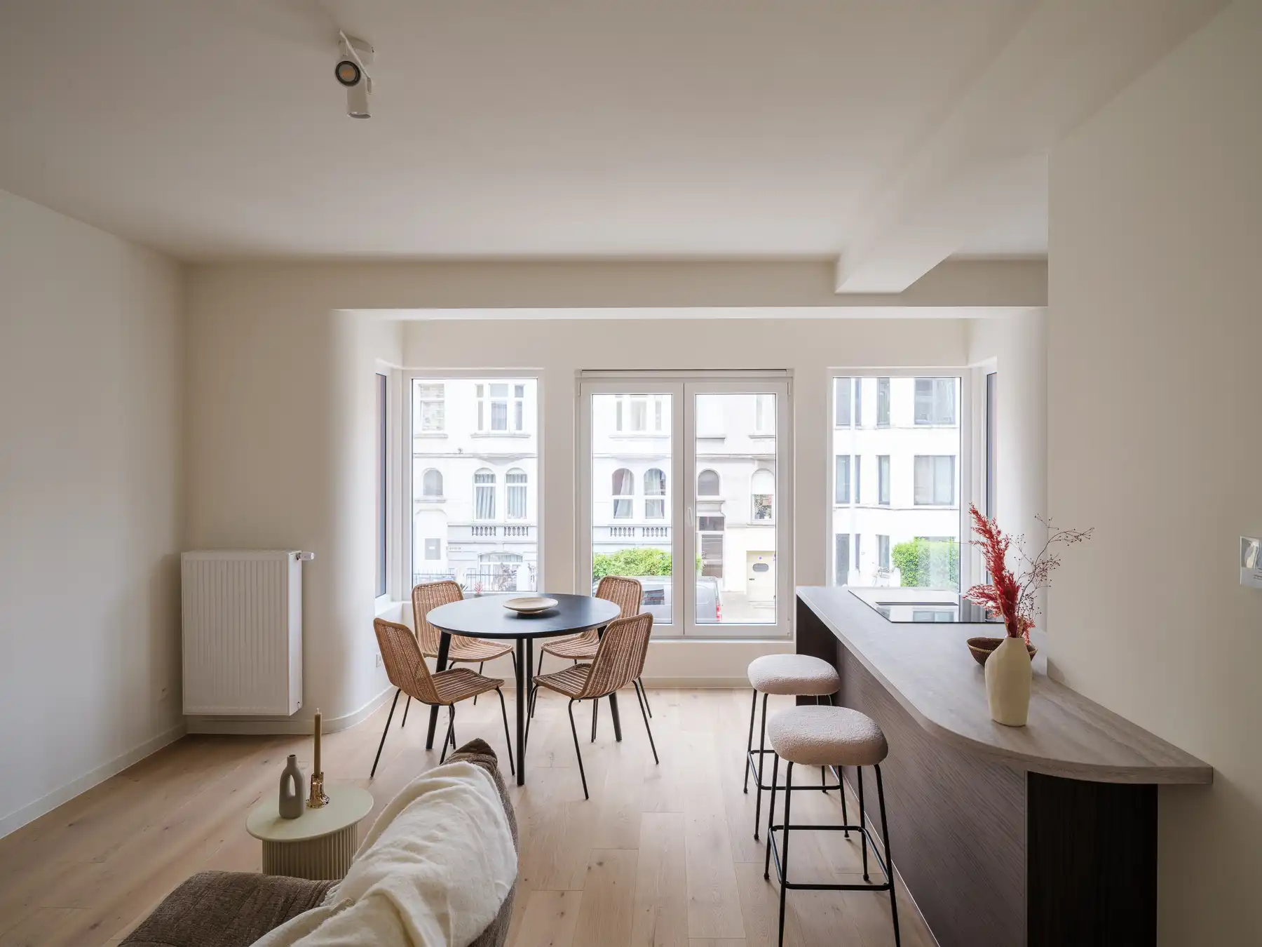 Instapklaar en recent gerenoveerd appartement foto {{pictureIndex}}
