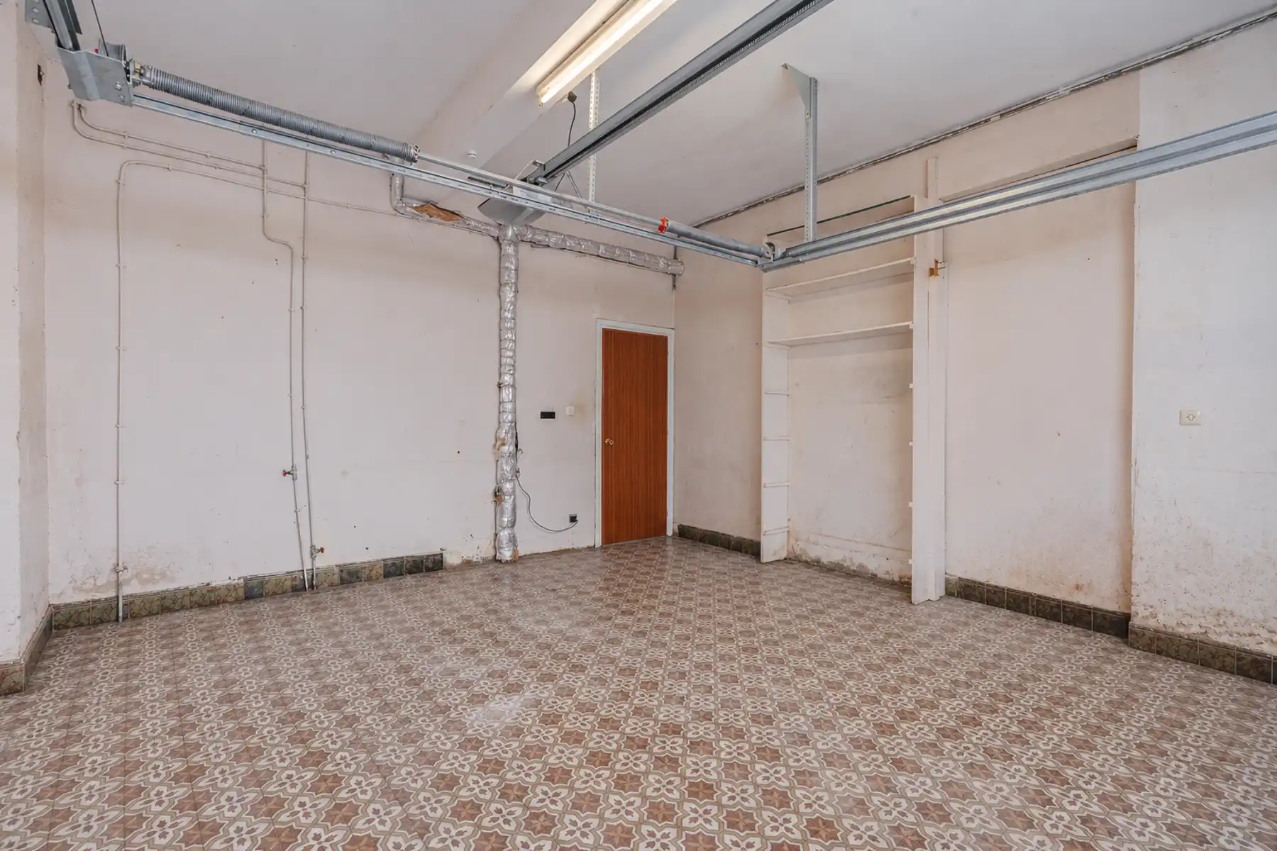 Karaktervolle woning met veel potentieel op toplocatie foto 24