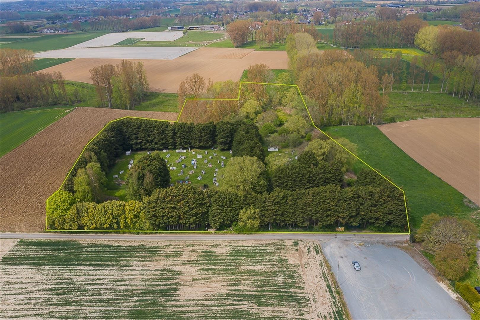 Het perceel is gelegen in de Molendreef te Geraardsbergen foto 1