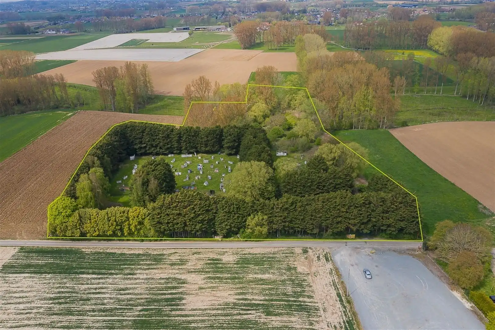 Het perceel is gelegen in de Molendreef te Geraardsbergen foto {{pictureIndex}}