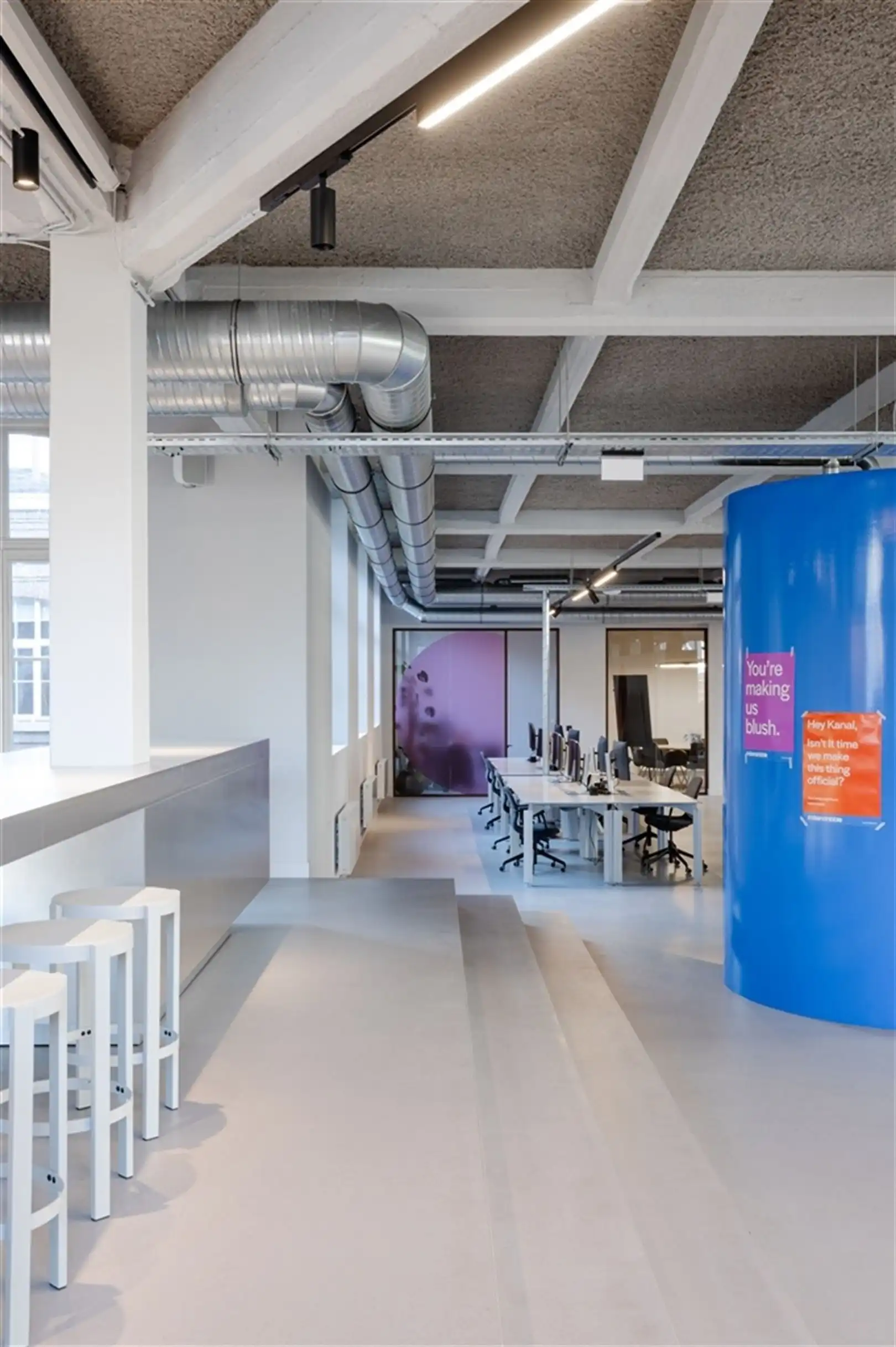 Kantoorgebouw foto 4