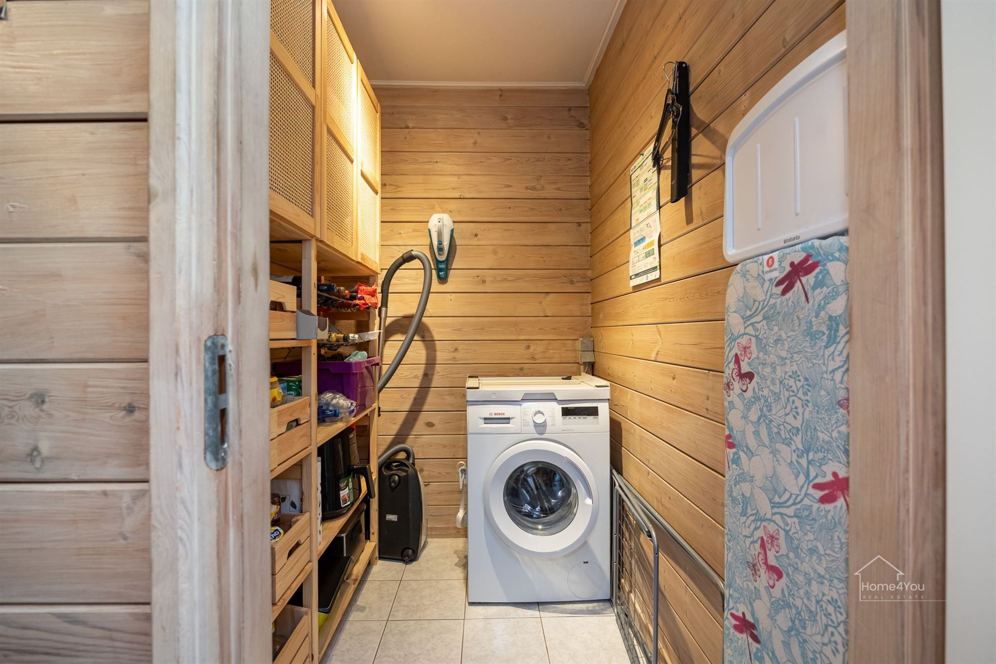 Vrijstaande woning op ruim perceel foto 8