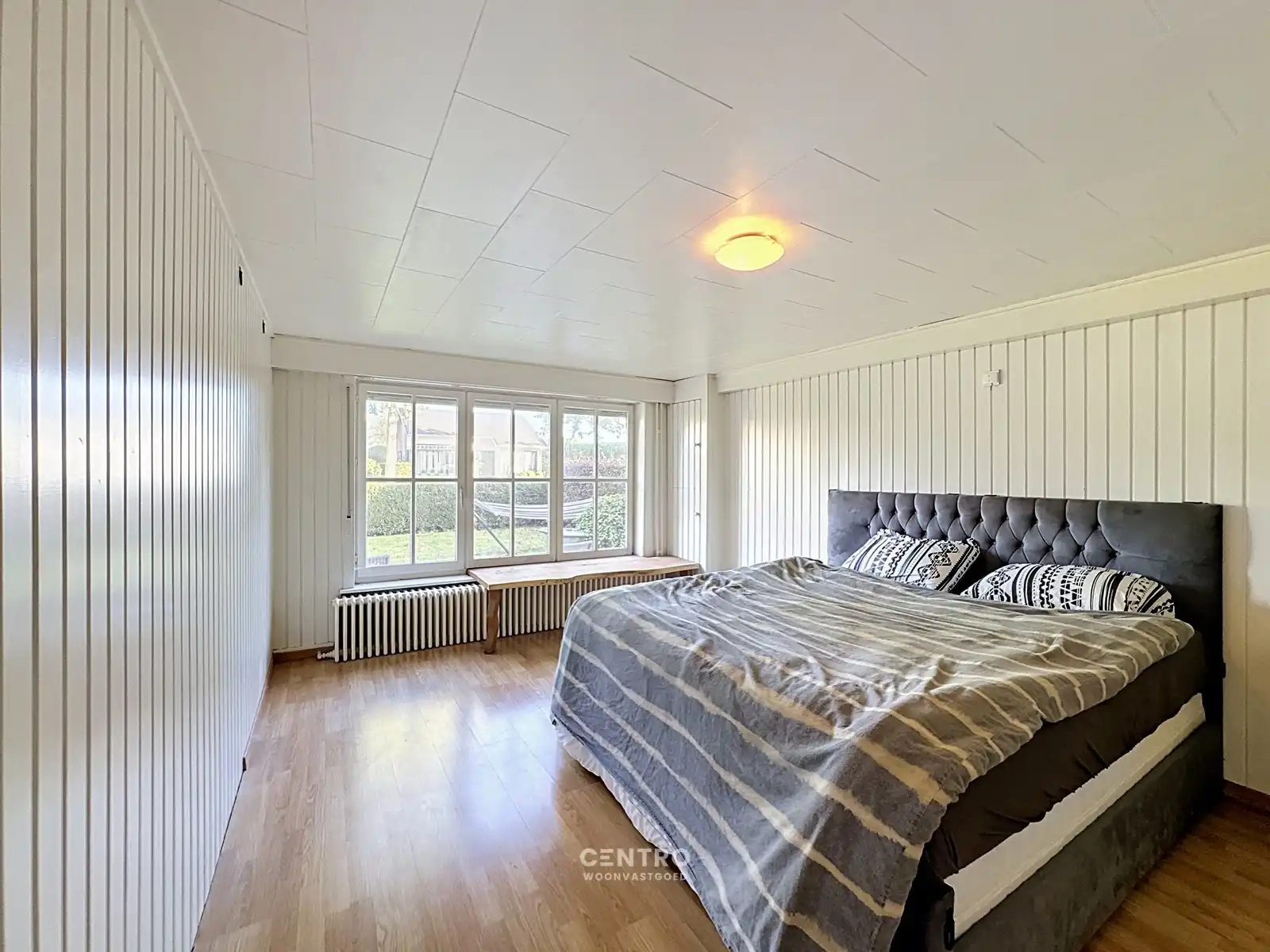 Instapklare woning met 4/5 slpks en RUIME polyvalente ruimte/magazijn (circa 700m²)! foto 9