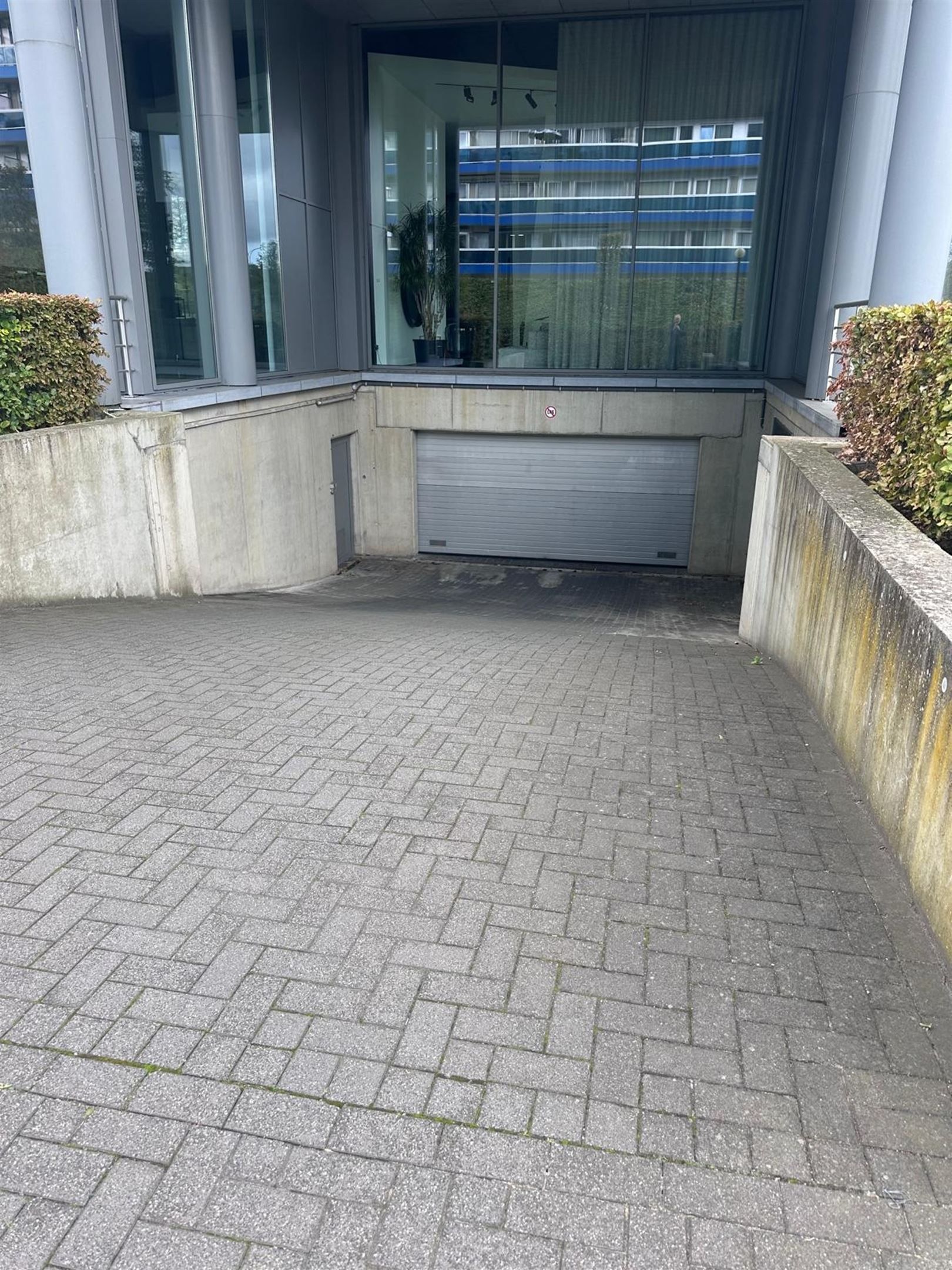 Ondergrondse autostaanplaats op goed bereikbare locatie foto 4
