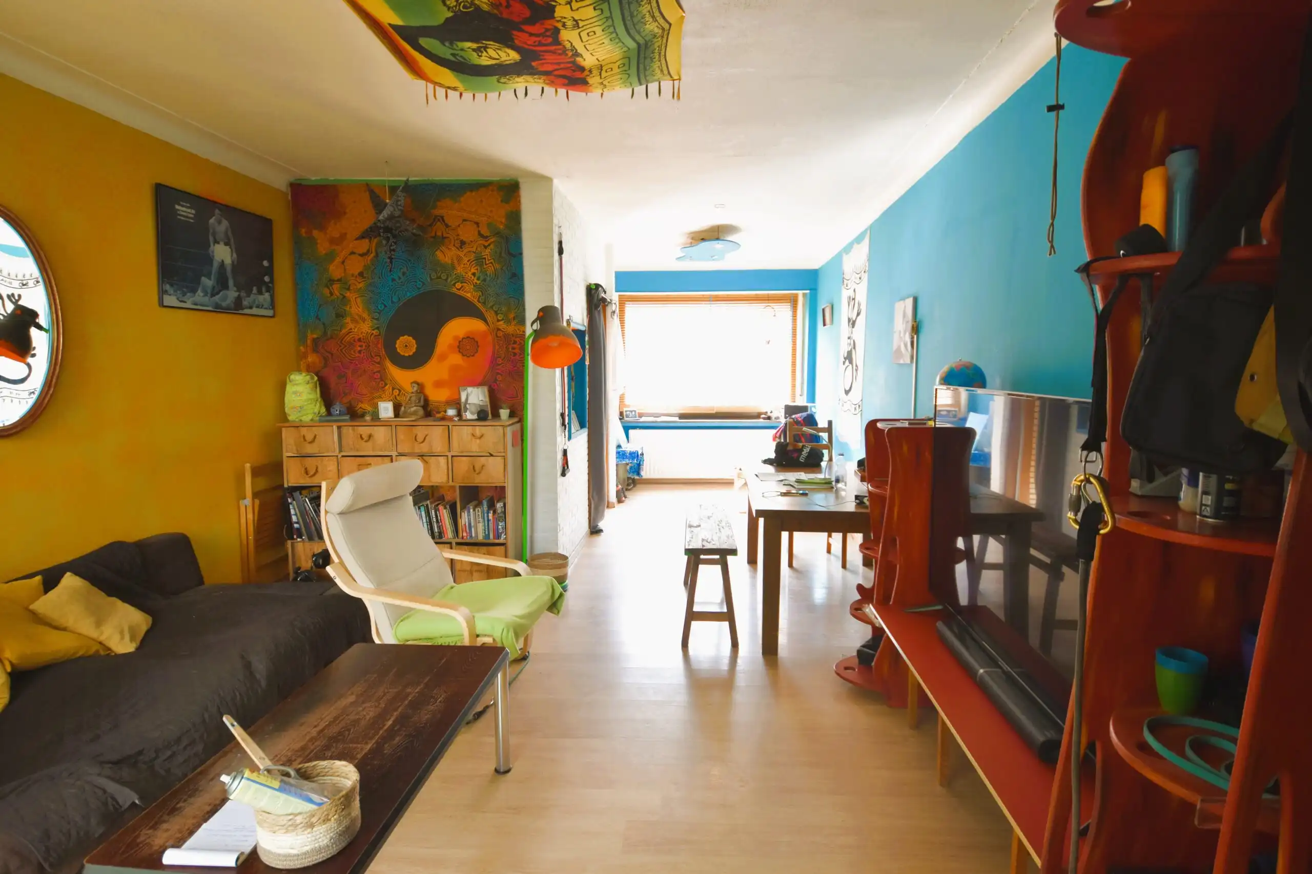 Centraal gelegen woning met tuin, garage en veel potentieel foto 2