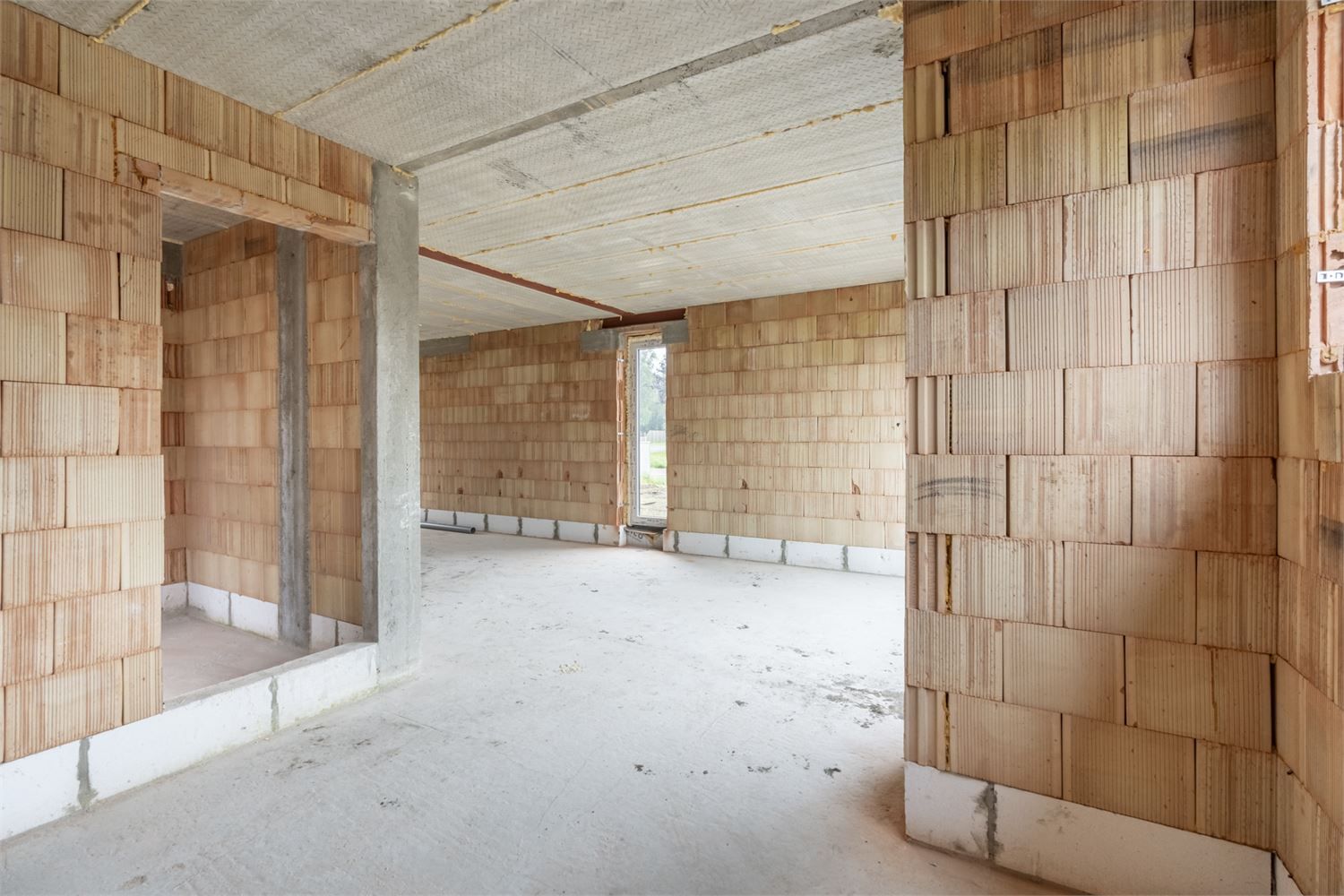 IDEALIS VASTGOED - ROYALE CASCO-WONING MET EEN HEERLIJK LICHTRIJKE WOONKAMER MET OPEN KEUKEN EN AANSLUITEND DE BERGPLAATS, 3 SLAAPKAMERS (MEER MOGELIJK), EEN RUIME BADKAMER EN RUIME 2DE VERDIEPING OP KNAP HOEKPERCEEL VAN +- 5A 54CA! foto 18