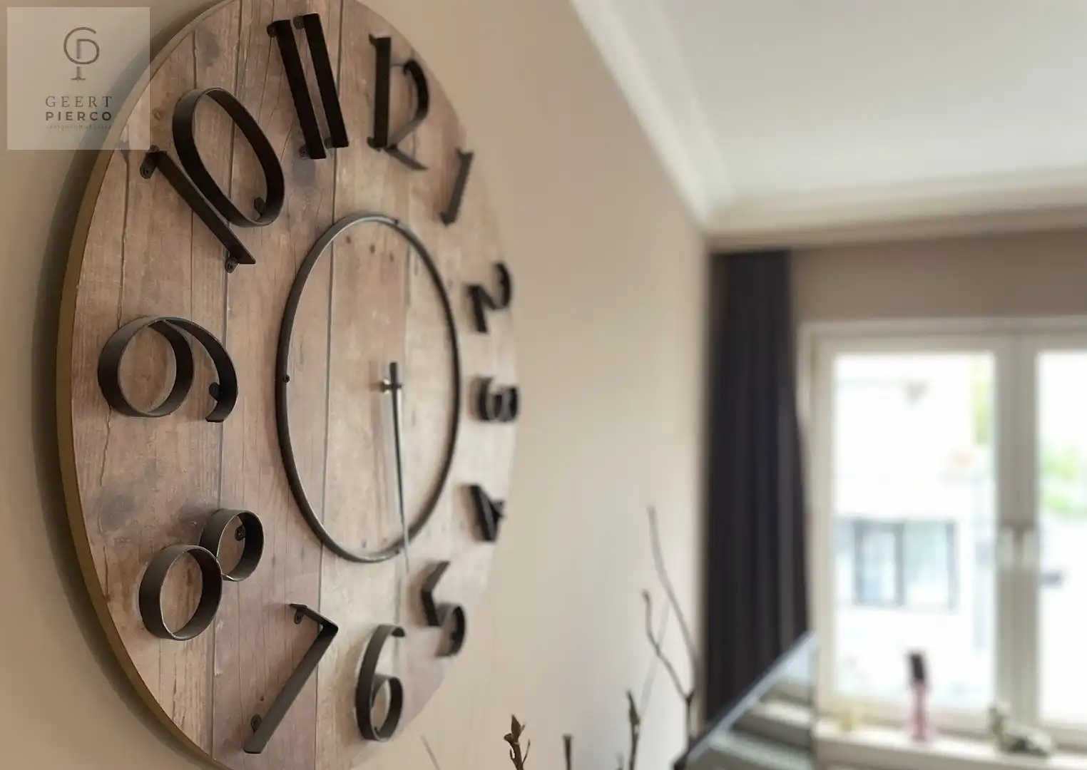 Aan Sint-Anneke 26 bus 101 te Sint-Truiden treffen we dit ruime appartement met drie slaapkamers, twee badkamers en kelder. De centrale ligging (200m van Grote Markt) zorgt voor een optimaal bereik van winkels, station, scholen en eveneens de groene omgeving van de stadsvesten en het stadspark. foto 20