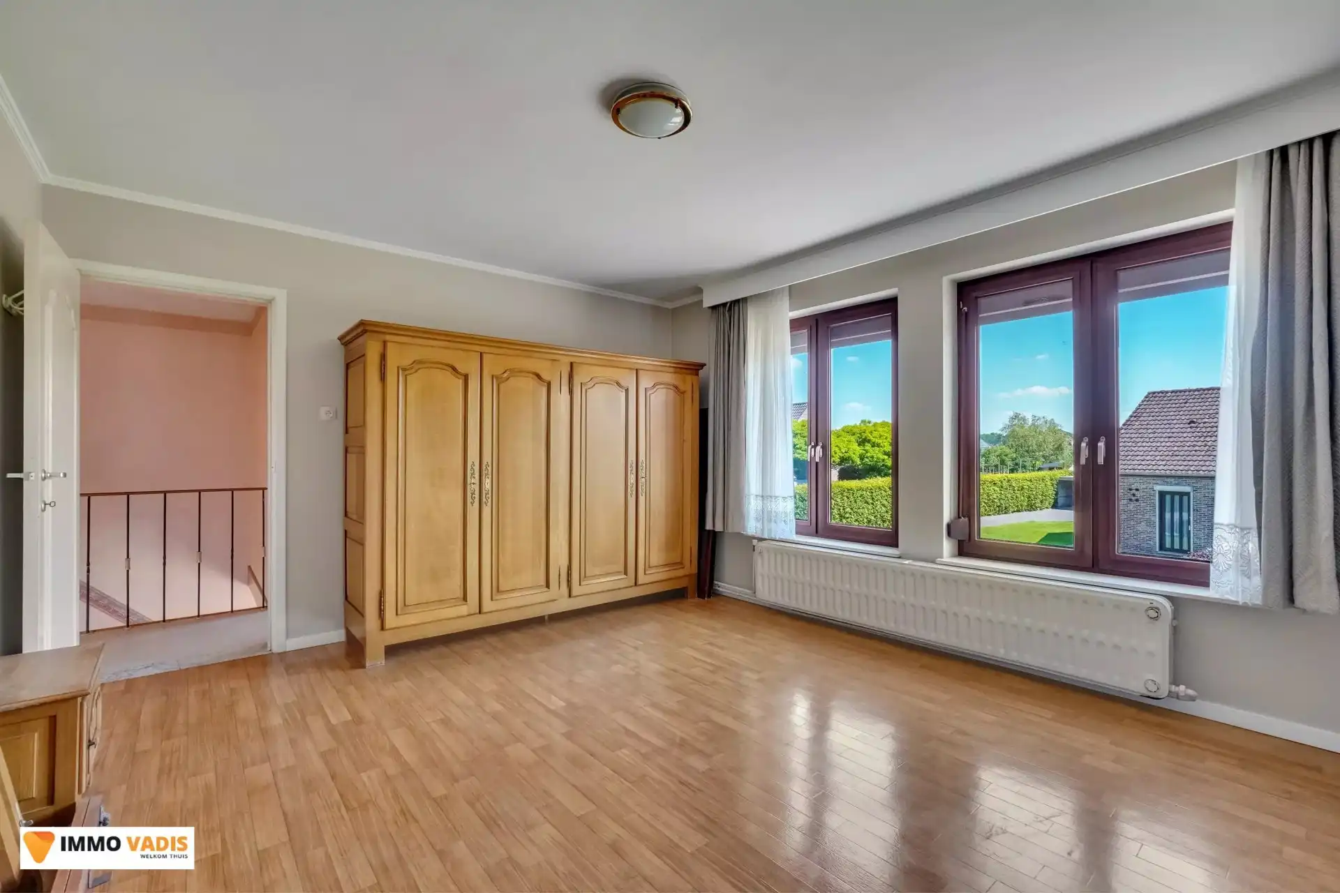 Ruime gezinswoning met 3 slaapkamers, garage en tuin foto 9