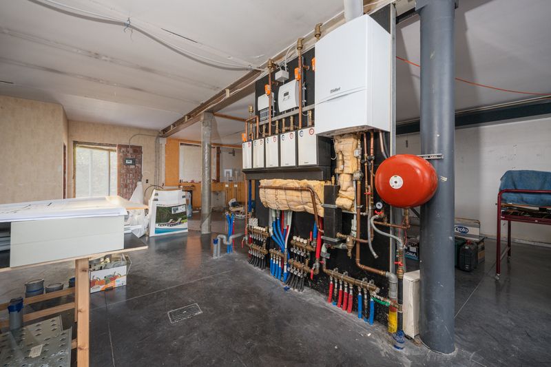 Centrum Roeselare - Bedrijfsgebouw met woongelegenheid en garage foto 13