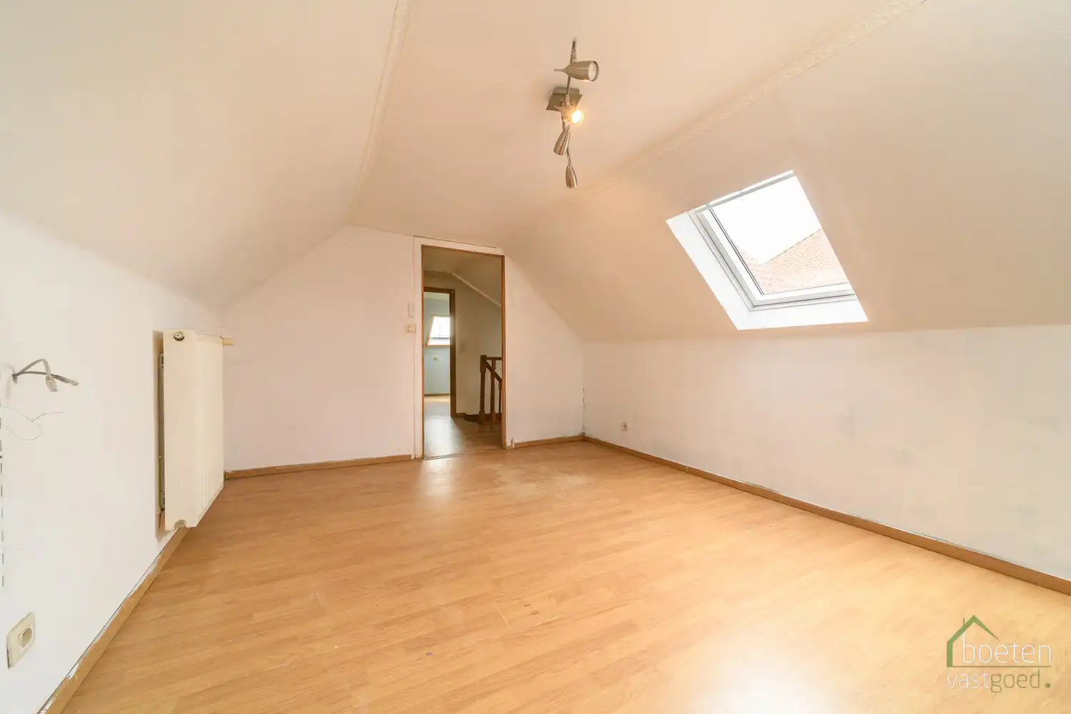 DE PANNE: Gezinswoning met 4 slaapkamers (waarvan 1 gelijkvloers), bureauruimte, 2 badkamers en tuin op 1.250m² totale grondopp. foto 17