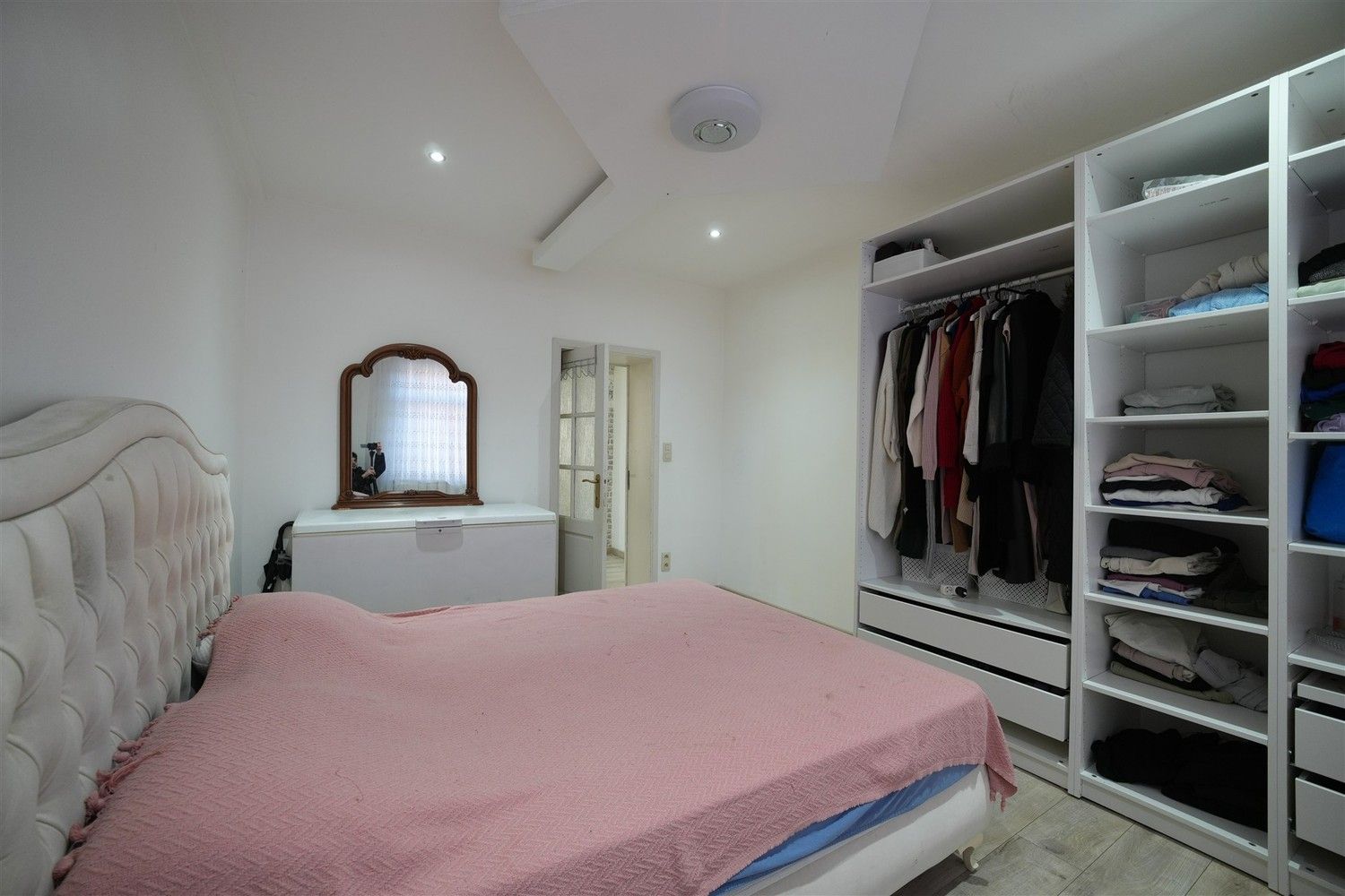 Instapklaar appartement met terras in Jette foto 18