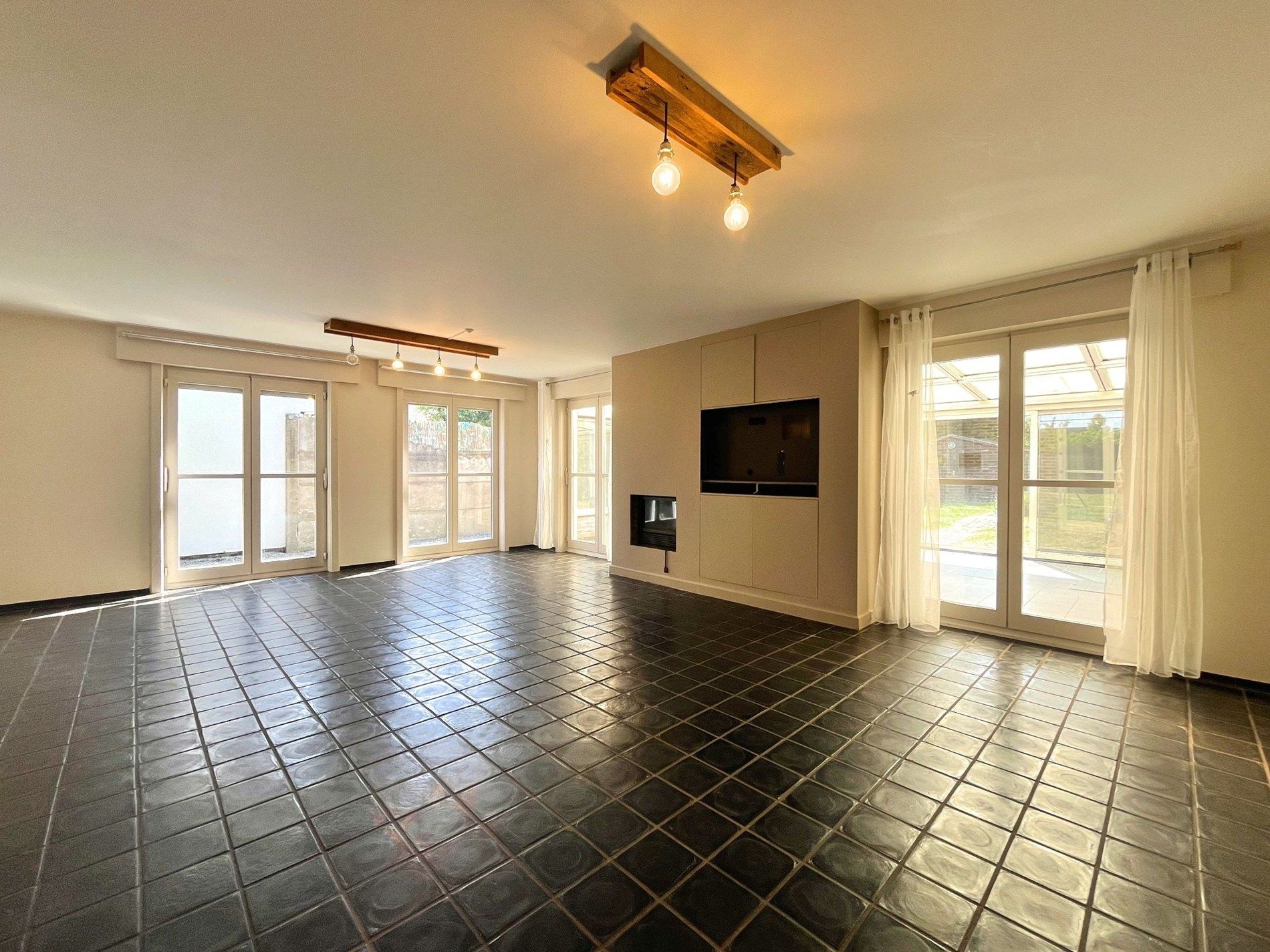 Alleenstaande woning met grote tuin en garage te Knokke foto 3