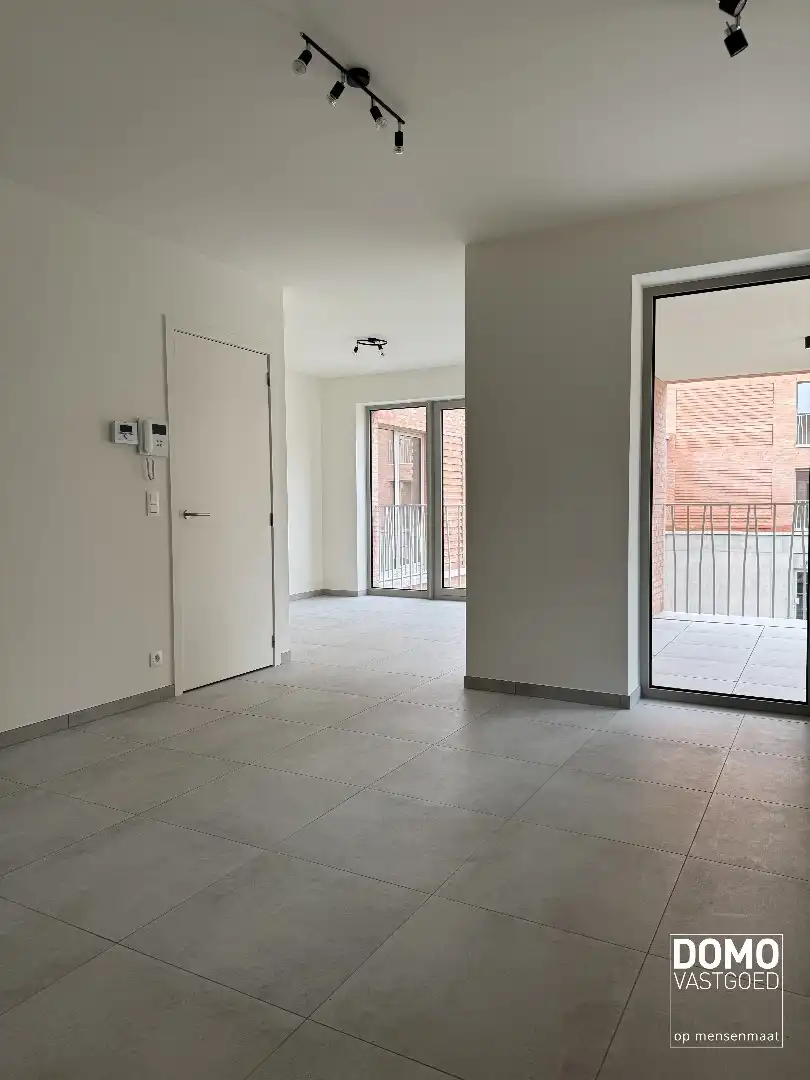 NIEUWBOUWAPPARTEMENT MET 2 SLAAPKAMERS, TERRAS, ONDERGRONDSE AUTOSTANDPLAATS EN KELDERBERGING IN RESIDENTIE "DE KWINT" TE ZONHOVEN foto 4