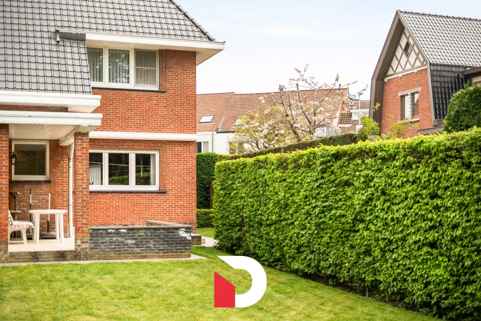 Modernistische villa met prachtige, zongerichte tuin gelegen te 'Kristus Koning'.  foto 10