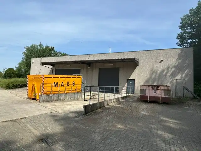 REPRESENTATIEF BEDRIJFSGEBOUW MET KANTOREN EN DUURZAME ENERGIE OP TOPLOCATIE TE HEUSEN - ZOLDER foto 2