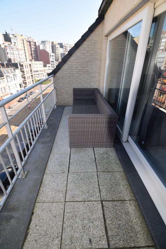 Mooi duplexappartement met drie slaapkamers en twee zongerichte terrassen. foto 4